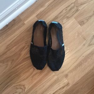 Black lace toms